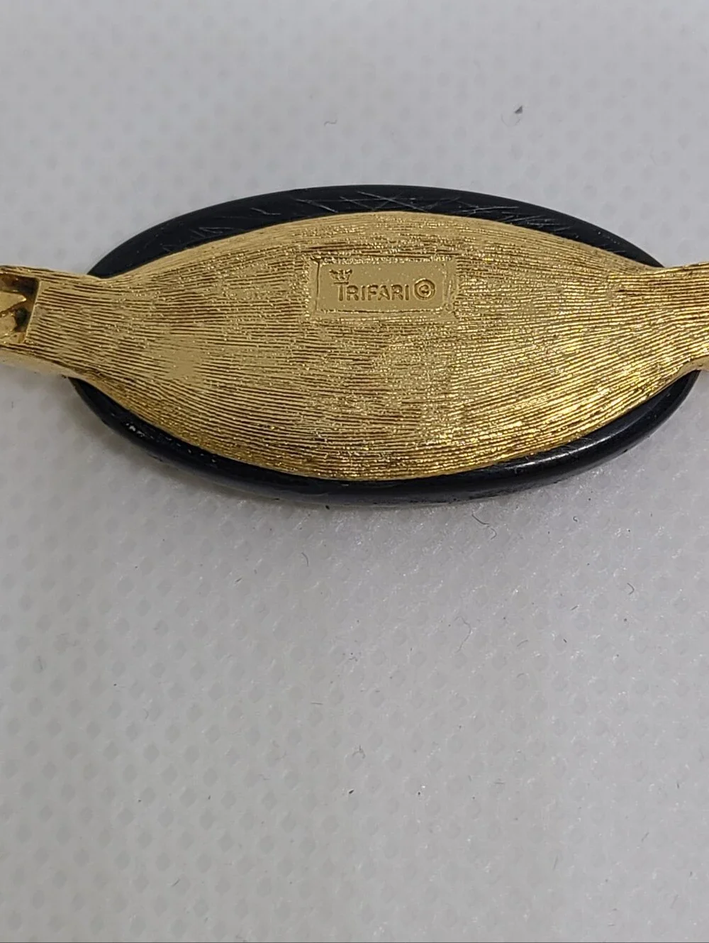 Vintage Crown Trifari Black Oval Focal Necklace MCM Gold Tone Signed